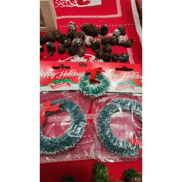 Vintage Christmas Ornament Lot Wreaths Bells Figurines Pinecones Leewards Westri - Picture 14 of 16